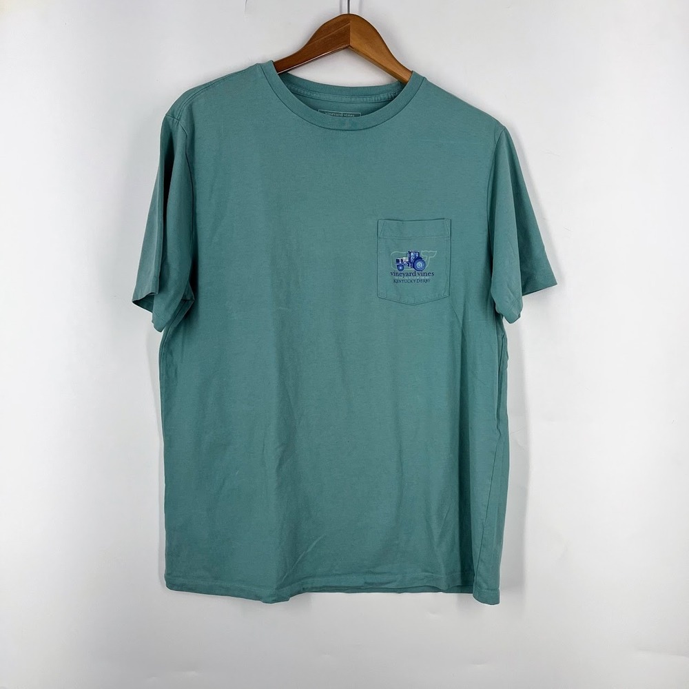 Vineyard Vines Mens 145th Kentucky Derby Tractor Graphic Pocket T-Shirt Green M - Picture 2 of 14